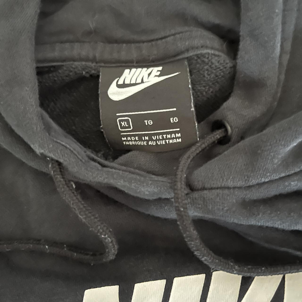 Black women’s cropped hoodie in size XL