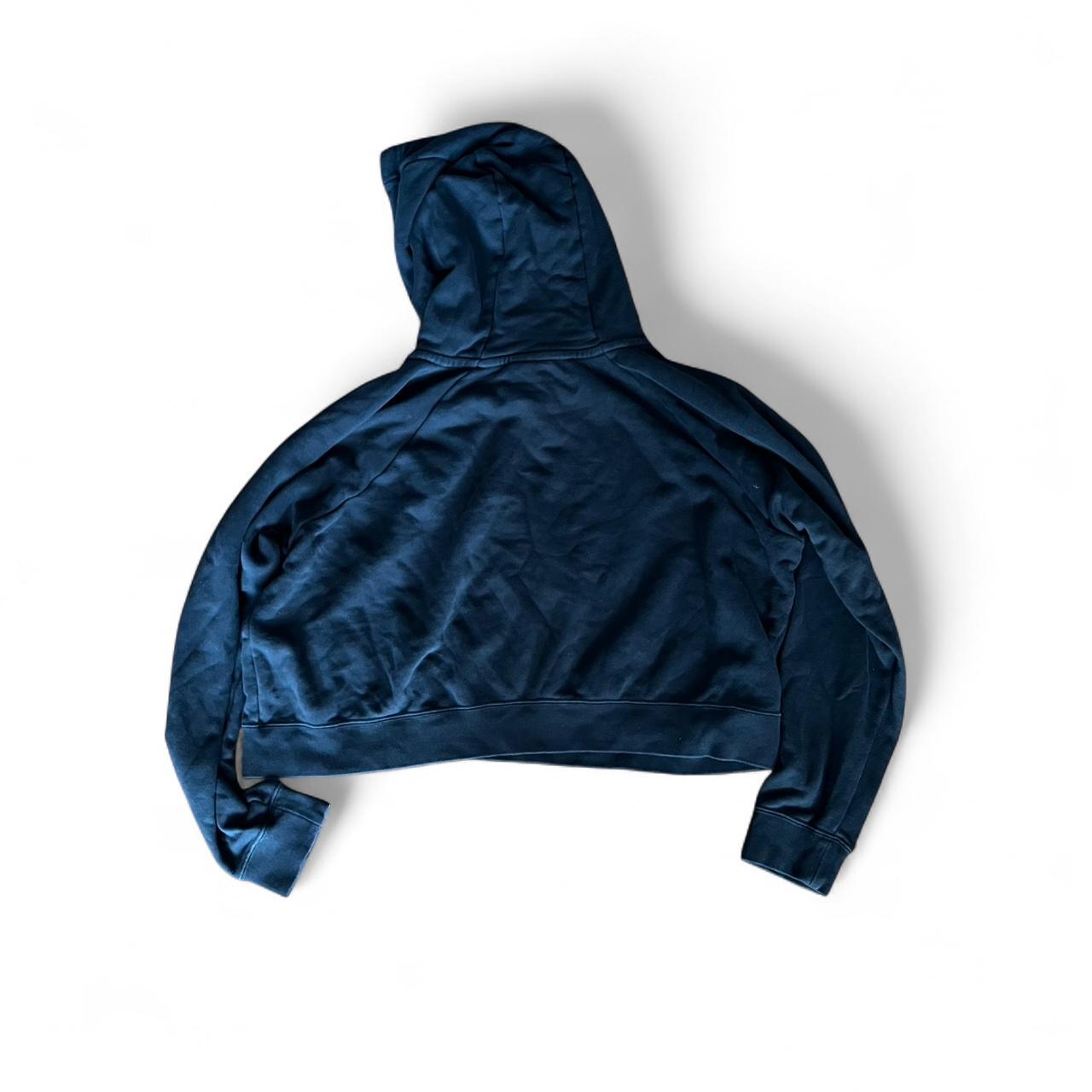 Black women’s cropped hoodie in size XL