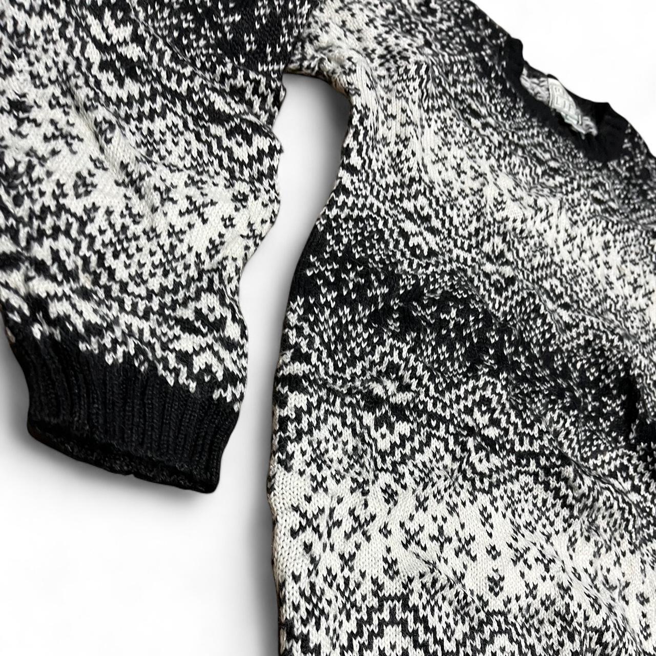 Black & White Jumper – Real Life (M)