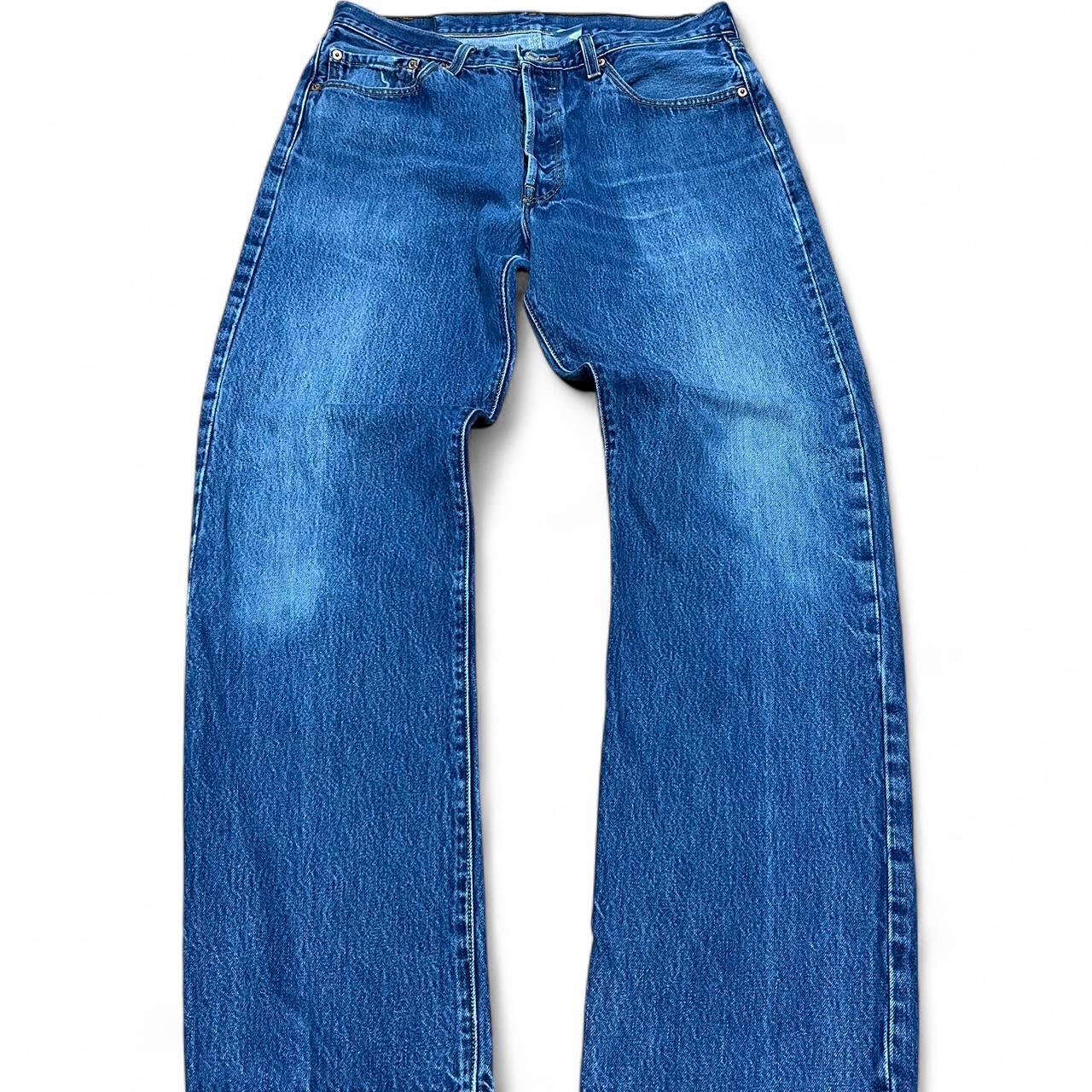 Vintage Levi’s 501 Jeans – W34 L32 – Mid Wash – Distressed Patch Tag