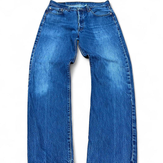 Vintage Levi’s 501 Jeans – W34 L32 – Mid Wash – Distressed Patch Tag