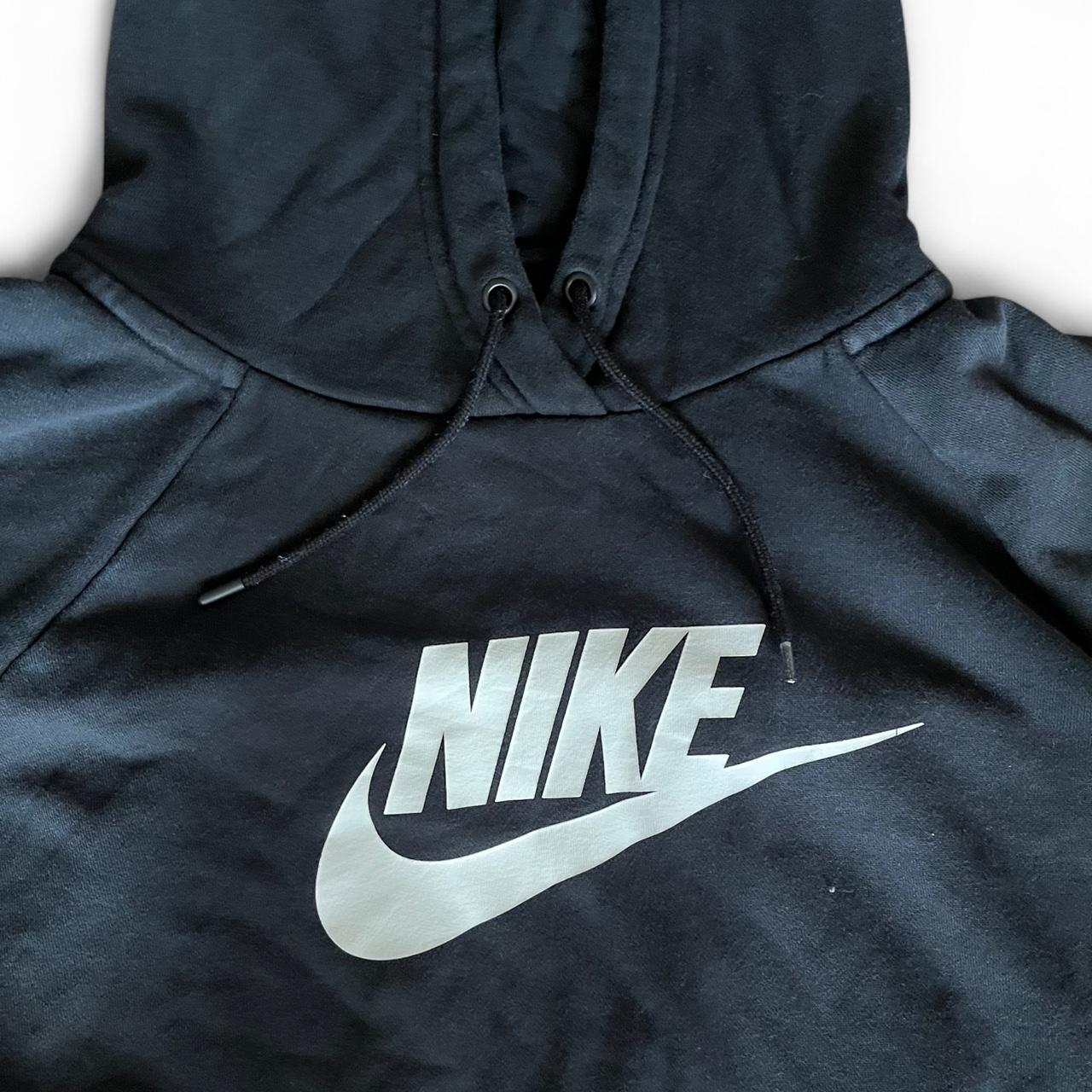 Black women’s cropped hoodie in size XL