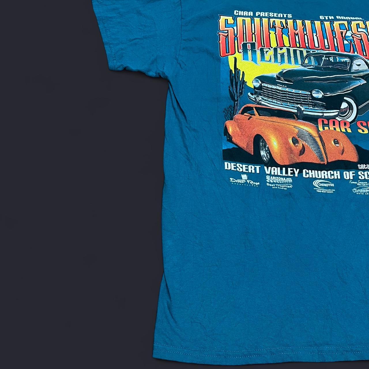 Blue Graphic Car Tee – Retro Racing Print – Single Stitch Style
