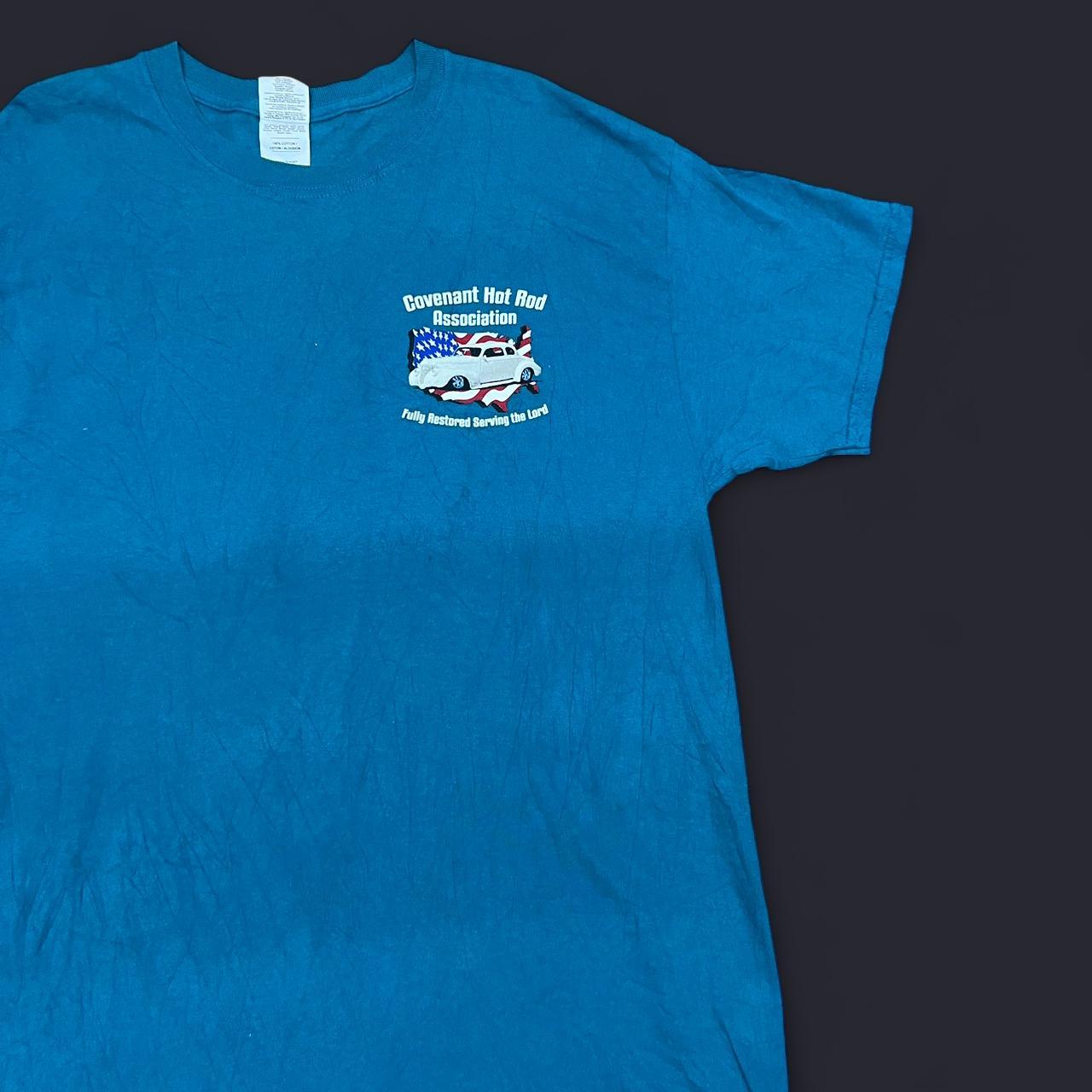 Blue Graphic Car Tee – Retro Racing Print – Single Stitch Style