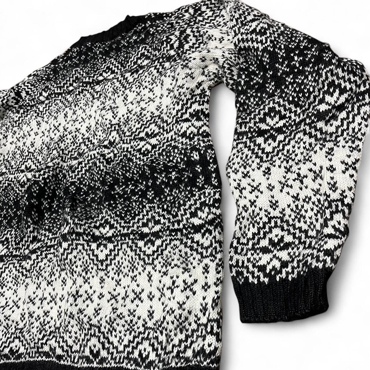 Black & White Jumper – Real Life (M)